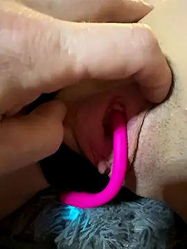 Snapshot of heycutie18 chatting on November 8, 3:54 am heycutie18 online show from November 8, 3:54 am