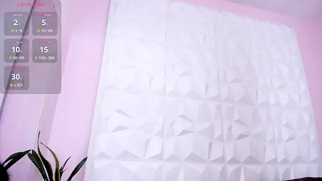 Snapshot of HannahToons chatting on October 29, 3:49 am HannahToons online show from October 29, 3:49 am