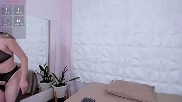 Snapshot of HannahToons chatting on September 15, 8:09 pm HannahToons online show from September 15, 8:09 pm