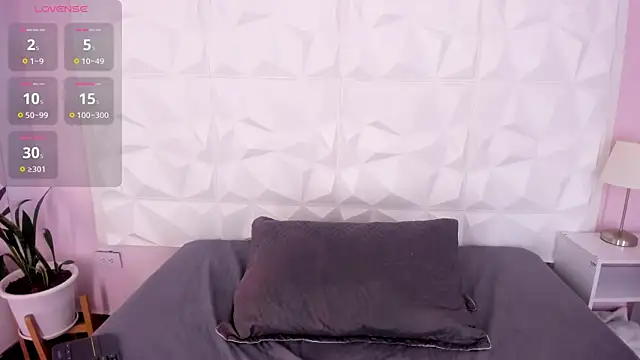 Snapshot of HannahToons chatting on November 25, 2:56 am HannahToons online show from November 25, 2:56 am