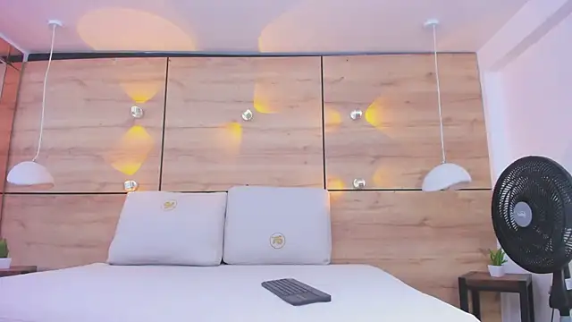 chloe murray online show from November 11, 6:08 am