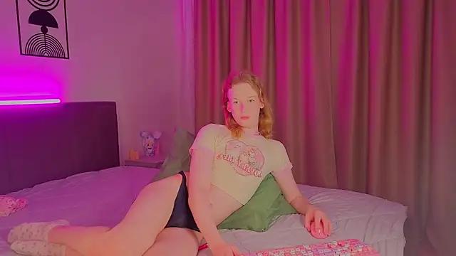 Snapshot of Olivia-Pink chatting on June 14, 9:27 pm Olivia-Pink online show from June 14, 9:27 pm