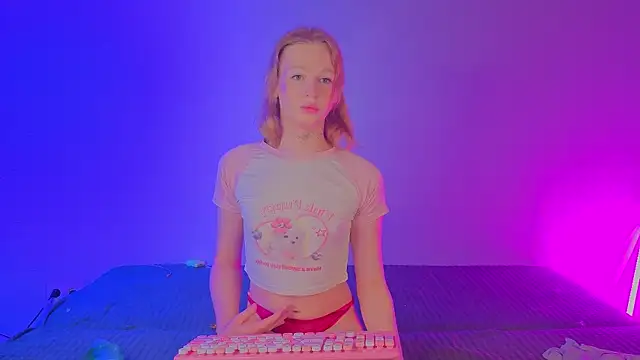 Olivia-Pink online show from March 25, 8:30 pm