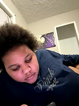 chocolate bella online show from December 13, 8:15 pm