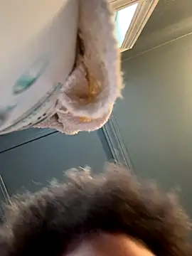 chocolate bella online show from November 25, 6:30 pm