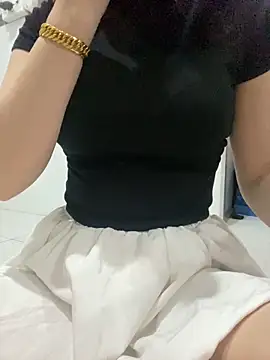 Snapshot of Beiiu_18 chatting on October 11, 8:43 pm Beiiu 18 online show from October 11, 8:43 pm