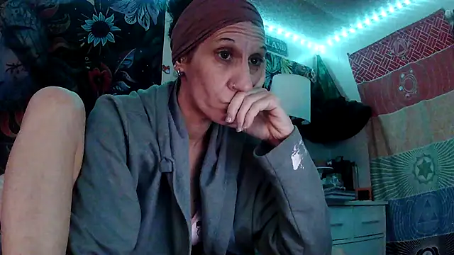 gypsyadventures1 online show from November 22, 6:45 am