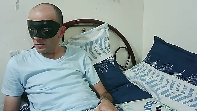 Snapshot of coplehot27 chatting on November 6, 3:49 pm coplehot27 online show from November 6, 3:49 pm