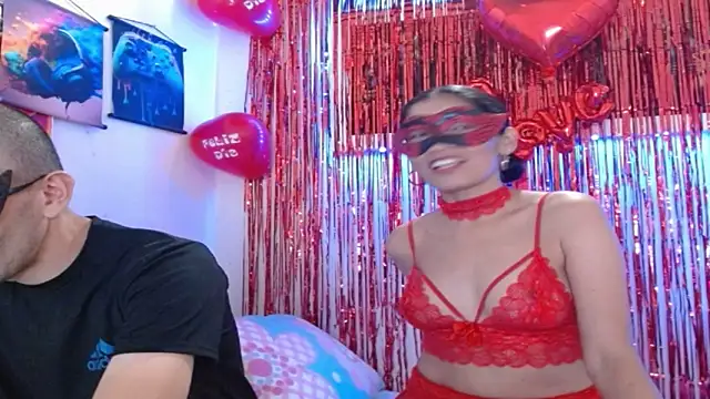 Snapshot of coplehot27 chatting on February 14, 4:07 pm coplehot27 online show from February 14, 4:07 pm