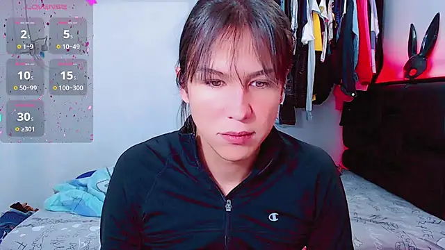 Snapshot of Azley_sweet chatting on June 19, 1:39 pm Azley sweet online show from June 19, 1:39 pm