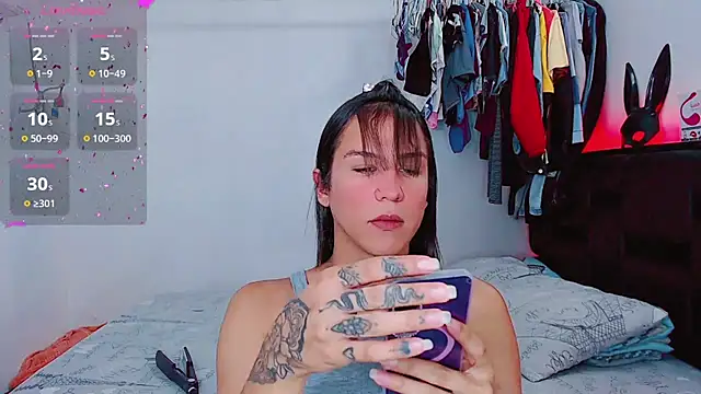 Snapshot of Azley_sweet chatting on June 25, 4:45 pm Azley sweet online show from June 25, 4:45 pm