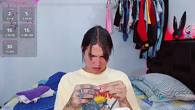 Snapshot of Azley_sweet chatting on July 6, 2:35 pm Azley sweet online show from July 6, 2:35 pm
