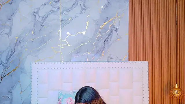 curvybrunnett online show from November 9, 11:47 am