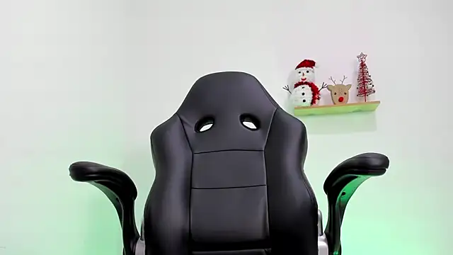 Snapshot of Mikecooper chatting on December 21, 11:49 pm Mikecooper online show from December 21, 11:49 pm