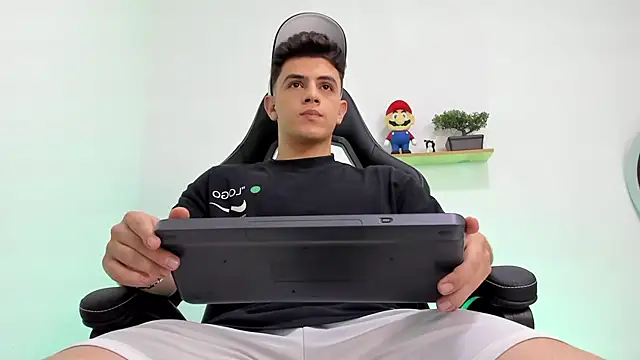 Snapshot of Mikecooper chatting on February 5, 3:02 am Mikecooper online show from February 5, 3:02 am