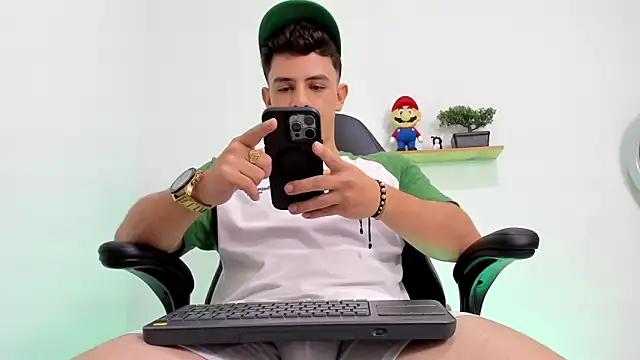 Snapshot of Mikecooper chatting on October 24, 4:55 am Mikecooper online show from October 24, 4:55 am