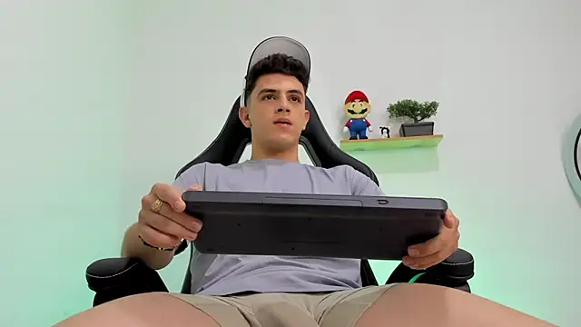 Snapshot of Mikecooper chatting on February 6, 5:25 am Mikecooper online show from February 6, 5:25 am