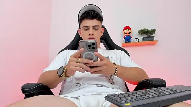 Snapshot of Mikecooper chatting on February 17, 3:48 am Mikecooper online show from February 17, 3:48 am