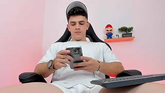 Snapshot of Mikecooper chatting on February 21, 12:23 am Mikecooper online show from February 21, 12:23 am