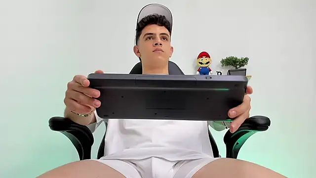 Snapshot of Mikecooper chatting on February 3, 2:53 am Mikecooper online show from February 3, 2:53 am