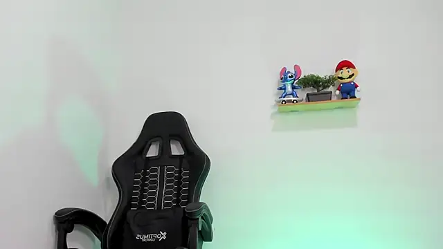 Snapshot of Mikecooper chatting on February 23, 7:20 am Mikecooper online show from February 23, 7:20 am