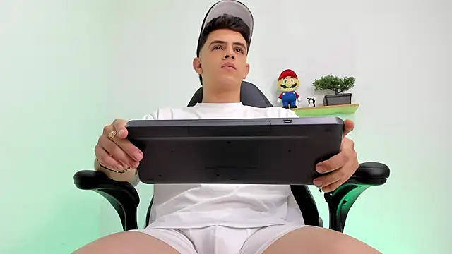 Snapshot of Mikecooper chatting on January 14, 2:59 am Mikecooper online show from January 14, 2:59 am