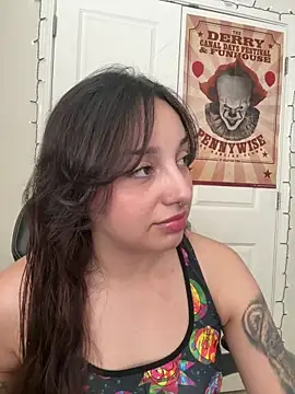 CharmingMaddie online show from March 18, 6:20 pm