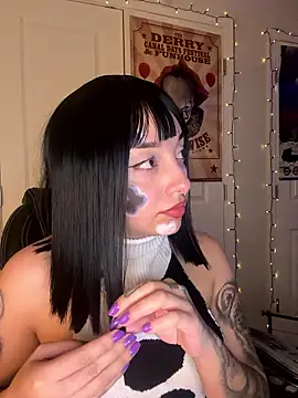 CharmingMaddie online show from January 15, 5:11 am