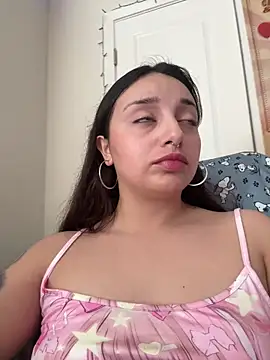 CharmingMaddie online show from April 18, 5:15 pm