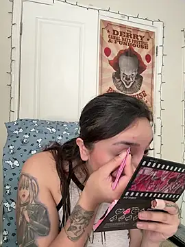 CharmingMaddie online show from April 5, 4:46 pm