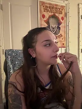 CharmingMaddie online show from April 18, 5:10 am
