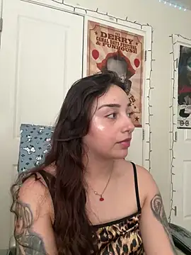 CharmingMaddie online show from April 3, 5:52 pm