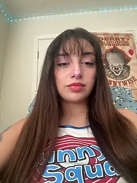 Snapshot of CharmingMaddie chatting on November 17, 5:17 pm CharmingMaddie online show from November 17, 5:17 pm