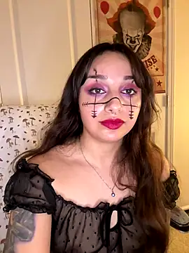 CharmingMaddie online show from December 19, 6:49 am