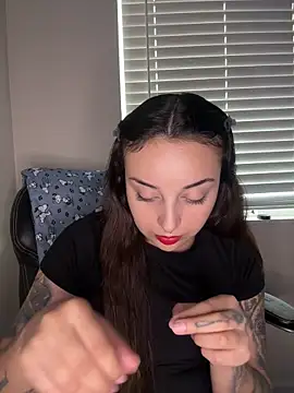 CharmingMaddie online show from April 27, 4:49 pm