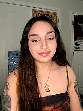 Snapshot of CharmingMaddie chatting on December 1, 7:04 pm CharmingMaddie online show from December 1, 7:04 pm