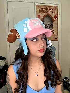 Snapshot of CharmingMaddie chatting on December 4, 4:50 pm CharmingMaddie online show from December 4, 4:50 pm