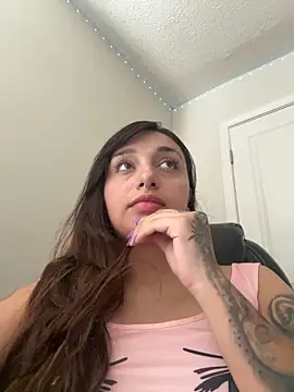 Snapshot of CharmingMaddie chatting on October 23, 3:54 pm CharmingMaddie online show from October 23, 3:54 pm