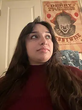 Snapshot of CharmingMaddie chatting on November 27, 6:14 am CharmingMaddie online show from November 27, 6:14 am