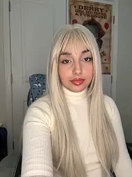 Snapshot of CharmingMaddie chatting on December 2, 6:42 pm CharmingMaddie online show from December 2, 6:42 pm