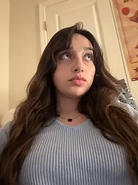 Snapshot of CharmingMaddie chatting on November 30, 2:01 am CharmingMaddie online show from November 30, 2:01 am