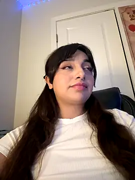 Snapshot of CharmingMaddie chatting on November 11, 4:18 am CharmingMaddie online show from November 11, 4:18 am