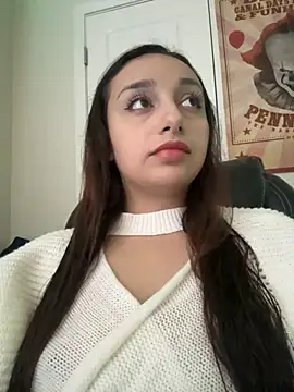 Snapshot of CharmingMaddie chatting on November 2, 8:36 pm CharmingMaddie online show from November 2, 8:36 pm