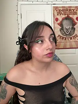 CharmingMaddie online show from April 23, 5:03 pm