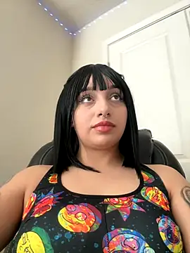 Snapshot of CharmingMaddie chatting on November 14, 5:49 pm CharmingMaddie online show from November 14, 5:49 pm