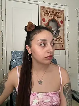 CharmingMaddie online show from April 18, 7:07 pm