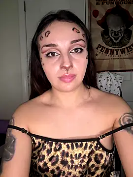 CharmingMaddie online show from December 18, 5:12 am