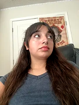 Snapshot of CharmingMaddie chatting on November 13, 5:39 pm CharmingMaddie online show from November 13, 5:39 pm