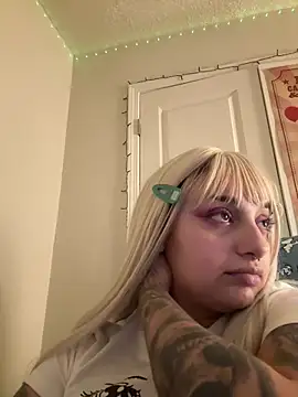 CharmingMaddie online show from April 15, 5:35 am