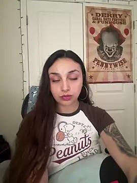 CharmingMaddie online show from April 15, 5:50 pm